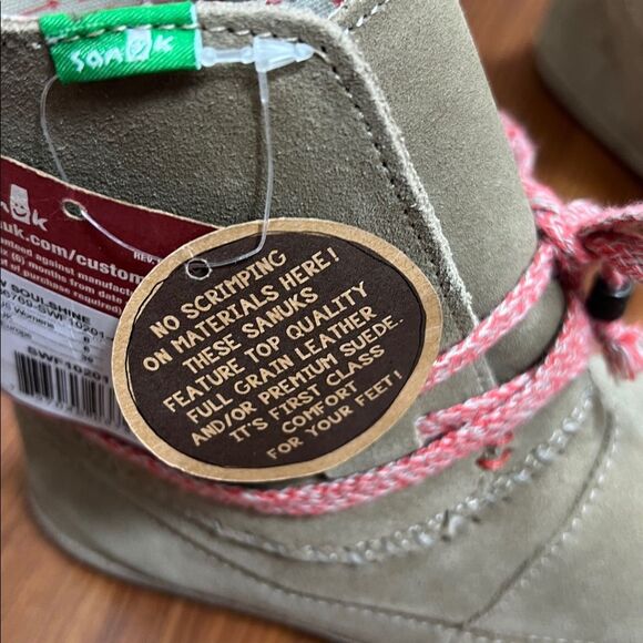 Sanuk Brown Ankle Boots with Pink Laces - Picture 5 of 11